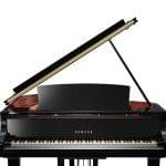 Imagen piano de cola YAMAHA Series CX. Modelo C1X color negro pulido vista frontal