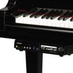 Imagen piano de cola YAMAHA serie estudio. Modelo GC2 sistema DISKLAVIER detalle