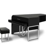 Imagen piano de cola BÖSENDORFER modelo de diseño AUDI color negro cerrado con banqueta