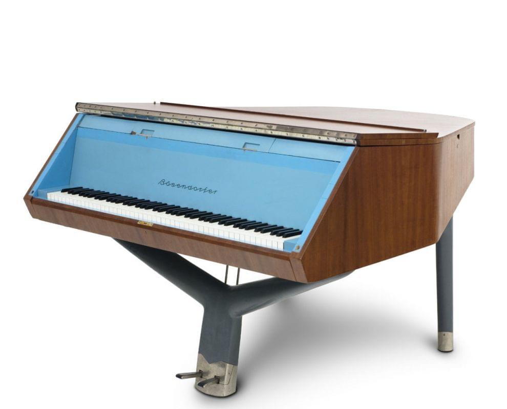 Imagen piano de cola BÖSENDORFER modelo diseño Brussel con banqueta cerrado