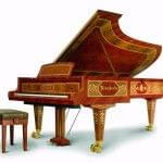 Imagen piano de cola BÖSENDORFER modelo especial Artisan madera amboyna decorado floral