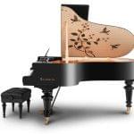 Imagen piano de cola BÖSENDORFER modelo especial Hummingbirds con banqueta vista lateral