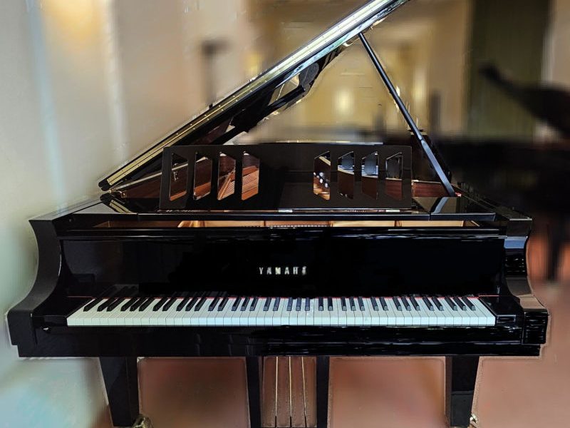 Piano ocasión YAMAHA CFX negro pulido