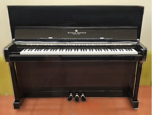 Piano vertical de ocasión Wilhelm-Grotrian color negro brillante