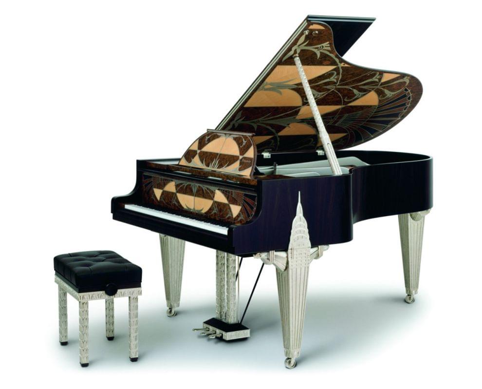 Imagen piano de cola BÖSENDORFER model diseño Chrysler con banqueta