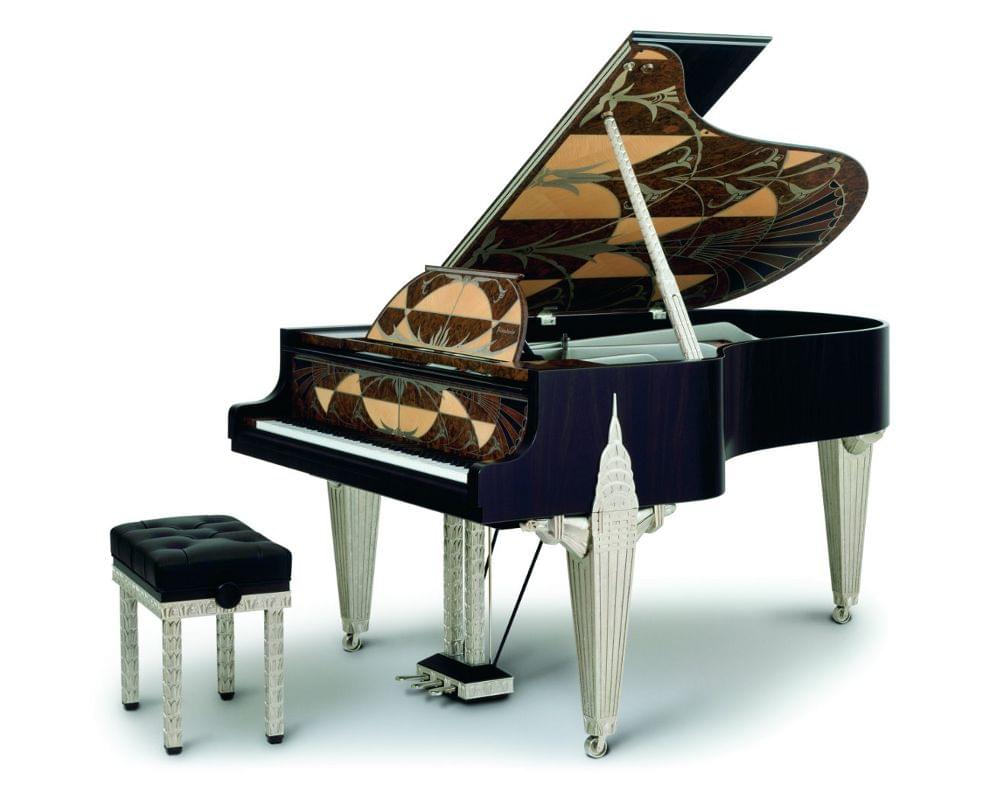 Imagen piano de cola BÖSENDORFER edició limitada Chrysler con banqueta